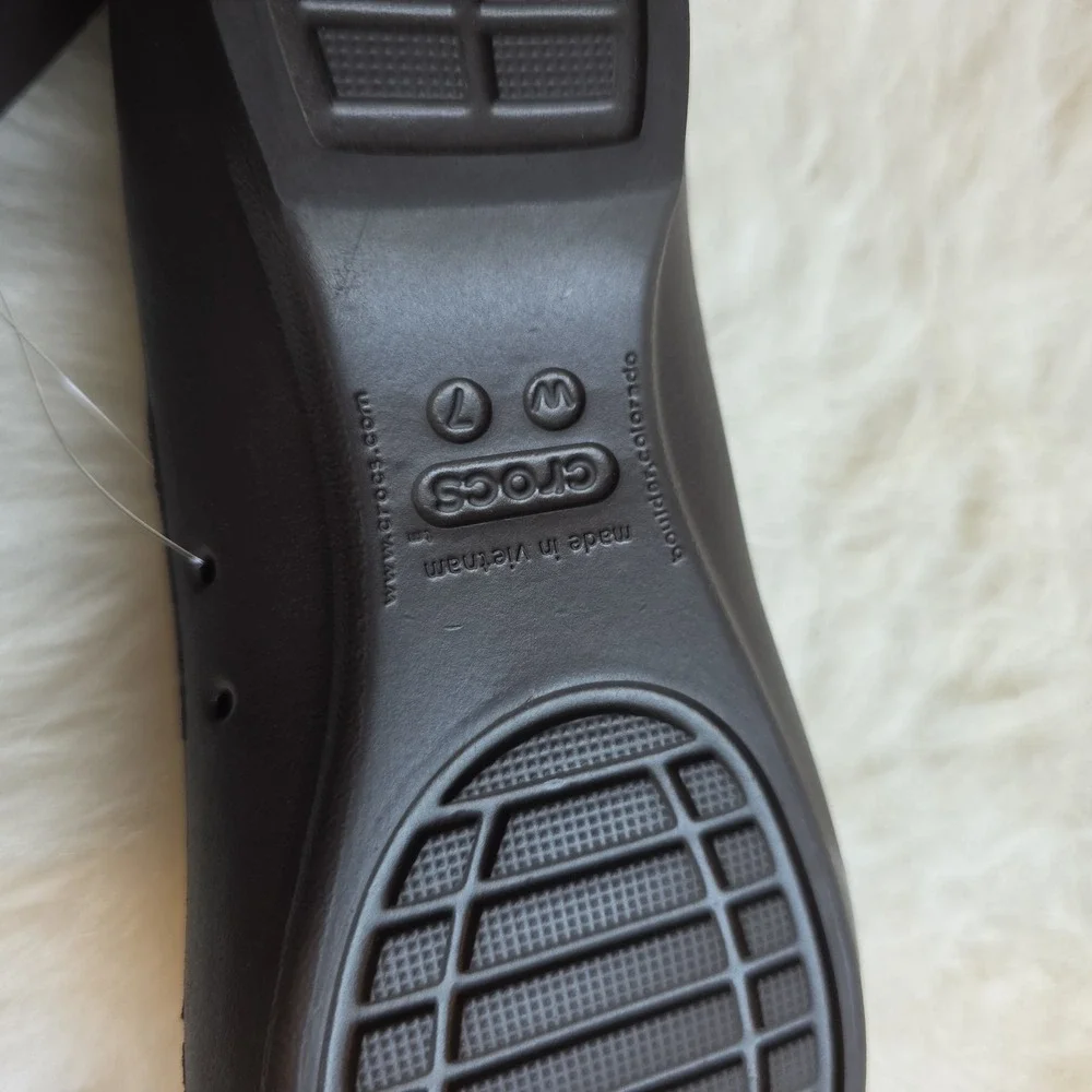 Croc's Women's Ballet Flat Shoe‎ Size 7 Brown Closed Toe Comfort